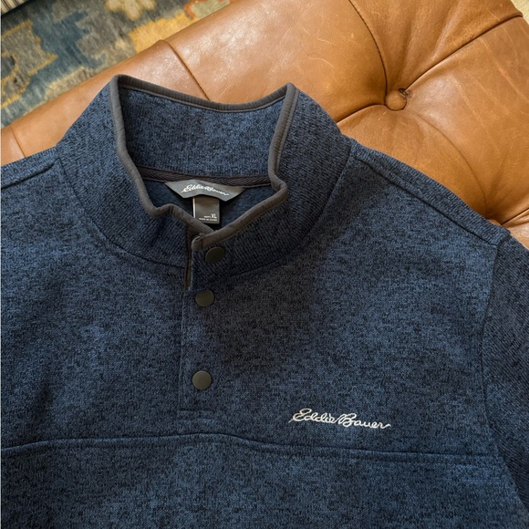 Eddie Bauer Men's Blue Quarter Button - Picture 3 of 3
